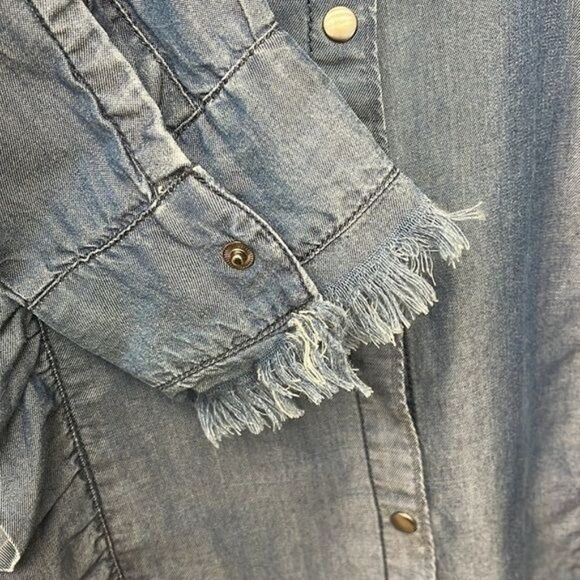 Elan Ruffle Button Down Denim Shirt Size M NWT - Picture 7 of 9